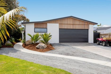 Photo of property in 61 Simpson Road, Papamoa Beach, Papamoa, 3118
