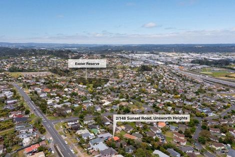 Photo of property in 2/148 Sunset Road, Unsworth Heights, Auckland, 0632