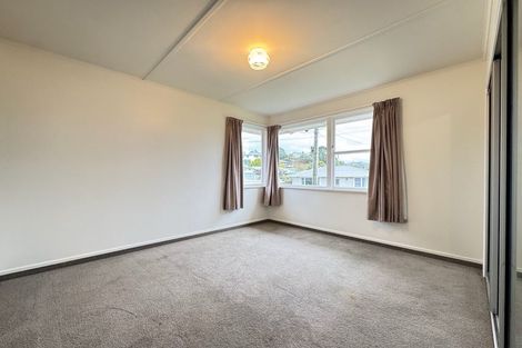 Photo of property in 19 Catherine Crescent, Paparangi, Wellington, 6037