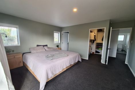 Photo of property in 16 Chatswood Grove, Fitzroy, New Plymouth, 4312