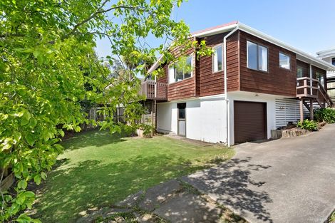 Photo of property in 2/148 Sunset Road, Unsworth Heights, Auckland, 0632