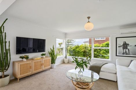 Photo of property in 3/619 Beach Road, Rothesay Bay, Auckland, 0630