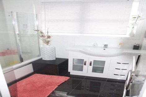 Photo of property in 13 Lomond Street, Newlands, Wellington, 6037