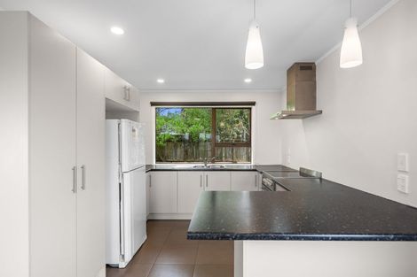 Photo of property in 28 Elizabeth Drive, West Harbour, Auckland, 0618