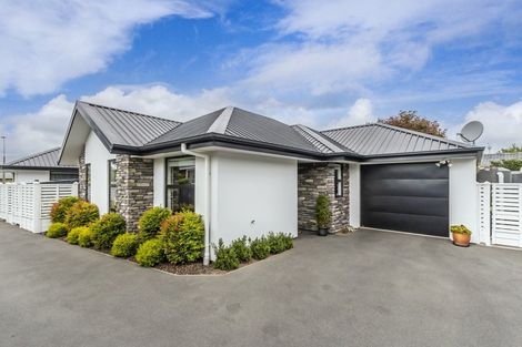 Photo of property in 2/5 Hadlow Place, Burnside, Christchurch, 8041