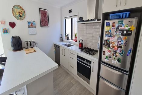 Photo of property in 10/9u Surrey Street, Tawa, Wellington, 5028