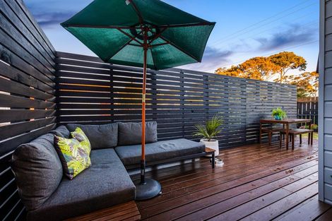 Photo of property in 130 Colwill Road, Massey, Auckland, 0614