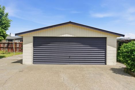 Photo of property in 15 Wychwood Crescent, Bishopdale, Christchurch, 8053