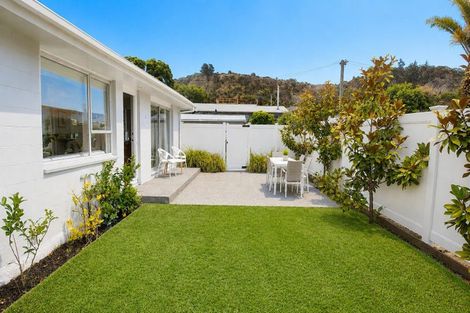 Photo of property in 2/37b Main Road, Redcliffs, Christchurch, 8081