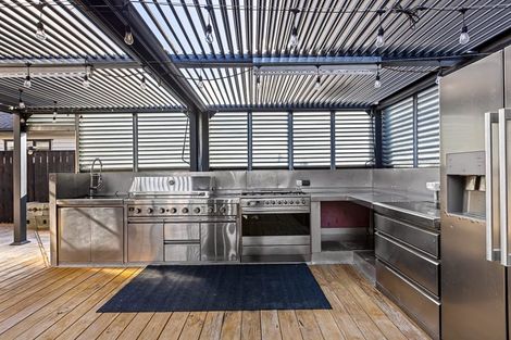 Photo of property in 14 Sir Lincoln Drive, Kumeu, 0810