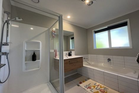 Photo of property in 33 Tradewinds Drive, Whitby, Porirua, 5024