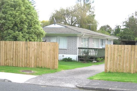 Photo of property in 12 Dawnhaven Drive, Te Atatu Peninsula, Auckland, 0610