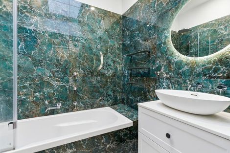 Photo of property in 33 Queen Street, Mount Victoria, Wellington, 6011
