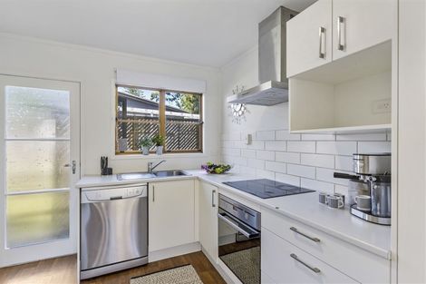 Photo of property in 3/9 Fuchsia Place, Birkdale, Auckland, 0626