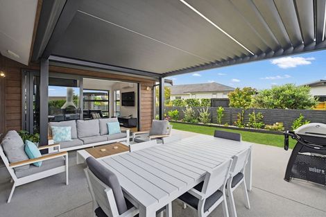 Photo of property in 10 Topping Place, Whitianga, 3510