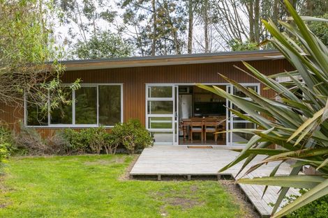 Photo of property in 69 Gillespie Place, Acacia Bay, Taupo, 3385