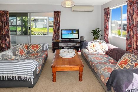 Photo of property in 7 Hennessy Street East, Foxton Beach, Foxton, 4815