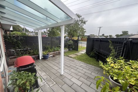 Photo of property in 325 Glengarry Road, Glen Eden, Auckland, 0602