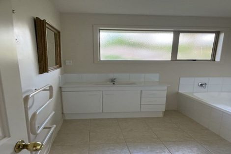 Photo of property in 4 Nottingham Place, Northcross, Auckland, 0630