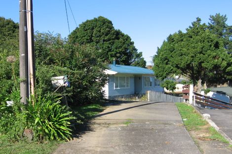 Photo of property in 2/27 Castaing Crescent, Te Atatu South, Auckland, 0610