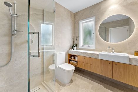 Photo of property in 15 Seaview Road, Castor Bay, Auckland, 0620