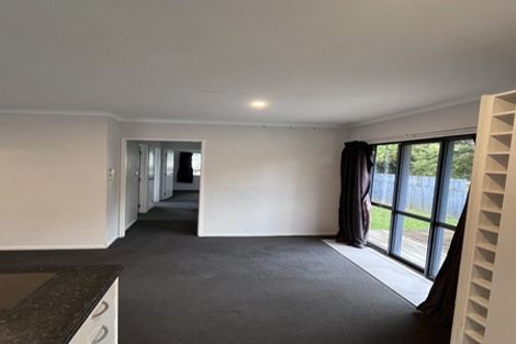 Photo of property in 36 Serwayne Place, Sunnyvale, Auckland, 0612