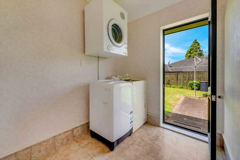 Photo of property in 2 Oakwood Place, Pukekohe, 2120