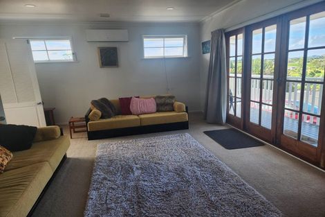 Photo of property in 9 Trosk Place, Waiuku, 2123