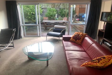 Photo of property in 33 Rua Street, Lyall Bay, Wellington, 6022