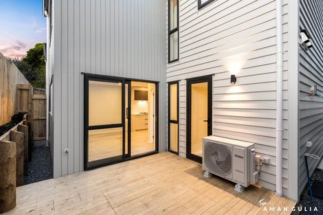 Photo of property in 26-28 Pomaria Road, Henderson, Auckland, 0610