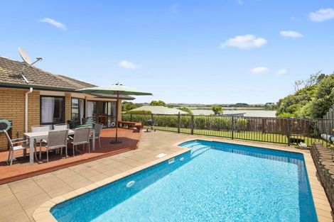 Photo of property in 114d Sandspit Road, Waiuku, 2123