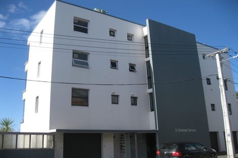 Photo of property in 2f7 Oriental Terrace, Mount Victoria, Wellington, 6011