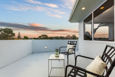 Photo of property in 10 Tamahere Drive, Glenfield, Auckland, 0629