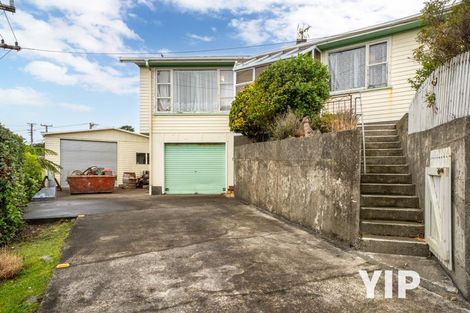 Photo of property in 1 Turville Crescent, Newlands, Wellington, 6037