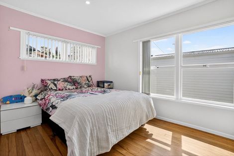 Photo of property in 1/7a Corunna Road, Milford, Auckland, 0620