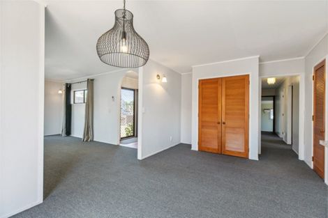 Photo of property in 145 Everglade Drive, Totara Heights, Auckland, 2105