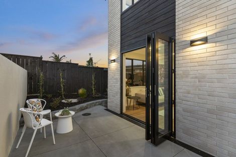 Photo of property in 1 The Crest, Sunnyhills, 2010