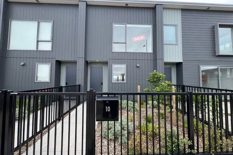 Photo of property in 10 Park Green Avenue, Rosehill, 2113