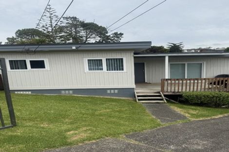 Photo of property in 14 Beazley Place, Glendene, Auckland, 0602