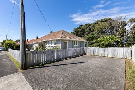 Photo of property in 121 Frankley Road, Frankleigh Park, New Plymouth, 4310
