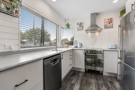 Photo of property in 75 Maygrove Drive, Orewa, 0931