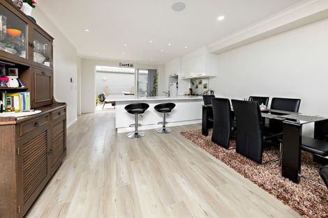 Photo of property in 11 Taupinga Way, Takanini, 2112