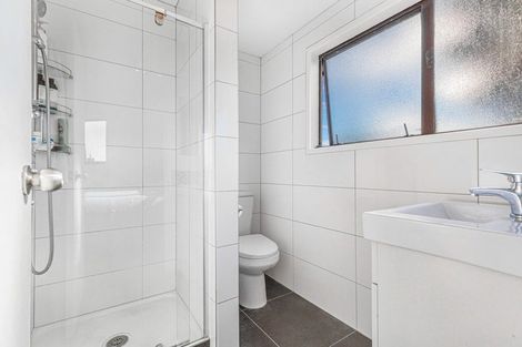 Photo of property in 9 Seagrove Road, West Harbour, Auckland, 0618