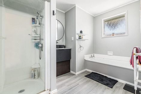 Photo of property in 42 Brunner Road, Glen Eden, Auckland, 0602