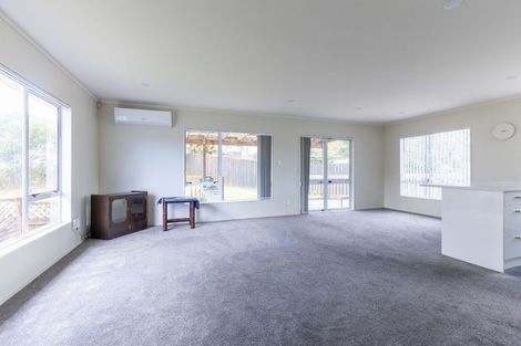 Photo of property in 115 Athena Drive, Totara Vale, Auckland, 0629