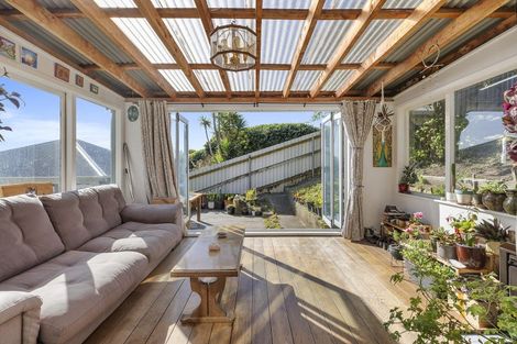 Photo of property in 25 Hungerford Road, Lyall Bay, Wellington, 6022