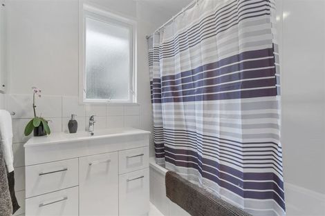 Photo of property in 16 Juniper Road, Sunnynook, Auckland, 0620