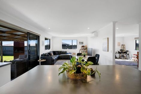 Photo of property in 15 Customhouse Street, Bell Block, New Plymouth, 4312