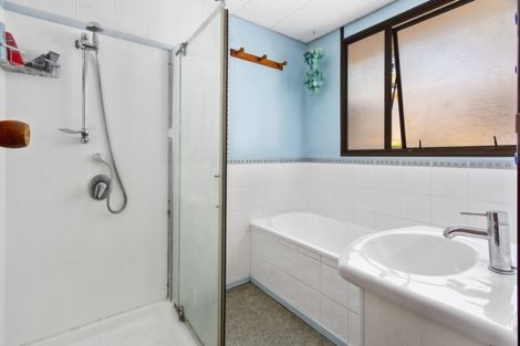 Photo of property in 5a Matchett Way, Mangere Bridge, Auckland, 2022