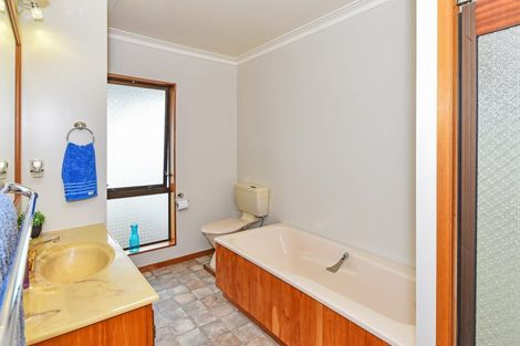 Photo of property in 1 Kingsclere Place, Goodwood Heights, Auckland, 2105